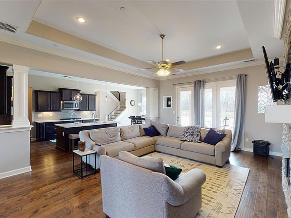 5th image of 820 Glenshee Dr
