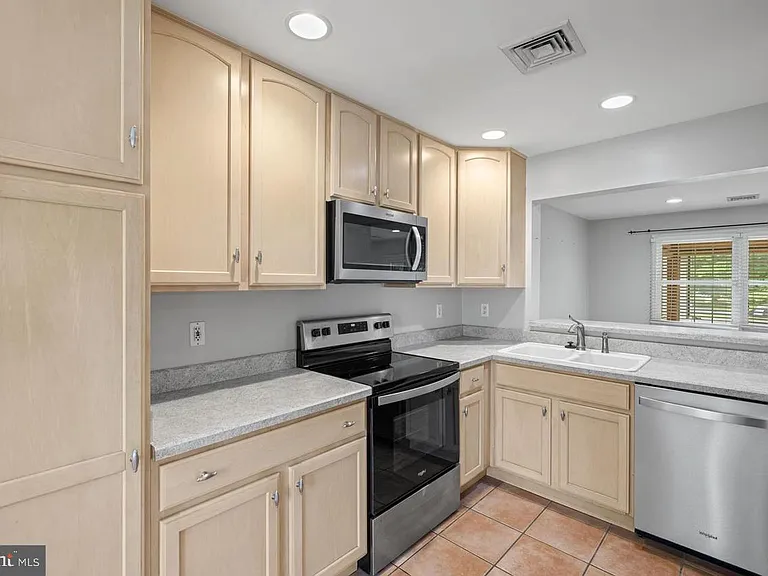 262 Crescent Dr — Photo 10