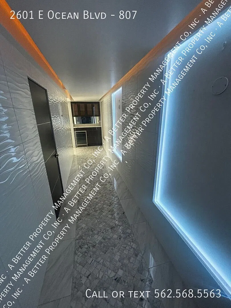 Luxury Designed Penthouse Condo - All Modern Remodeled In Versailles Building - X2 Gated Parking ... — Photo 2