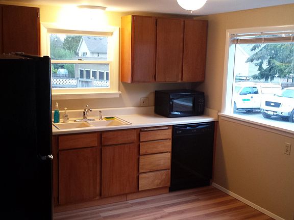 5th image of 15604 NE 51st St