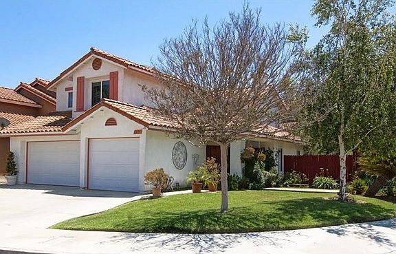 2nd image of 6219 Fleetwood Ln