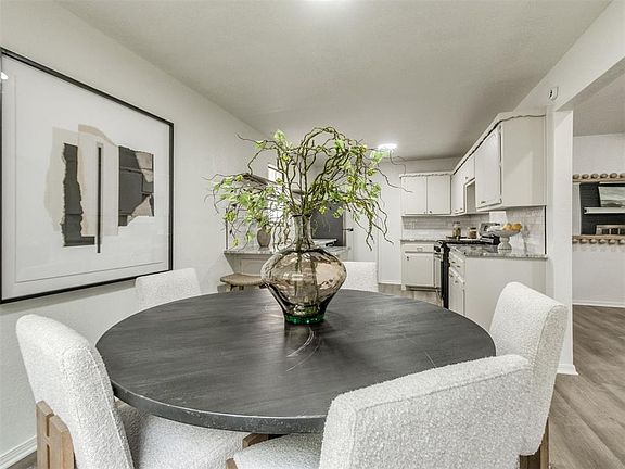 3rd image of 10104 Primrose Ln