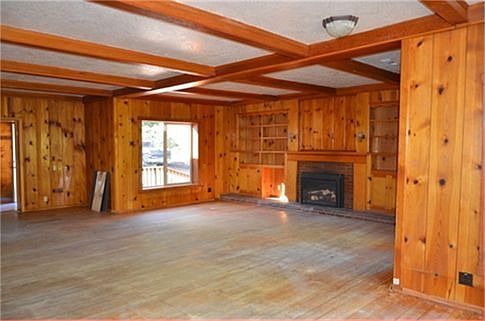 3rd image of 2300 Siskiyou Blvd