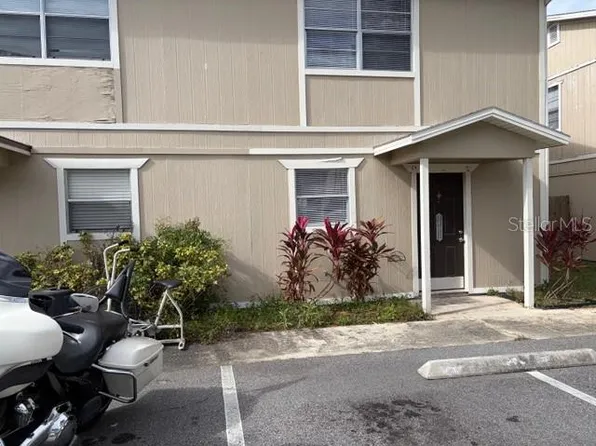 140 Douglas Rd W APT D, Oldsmar, FL 34677