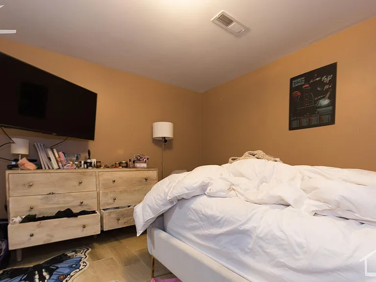 19 Saint Lukes Rd #B — Photo 5