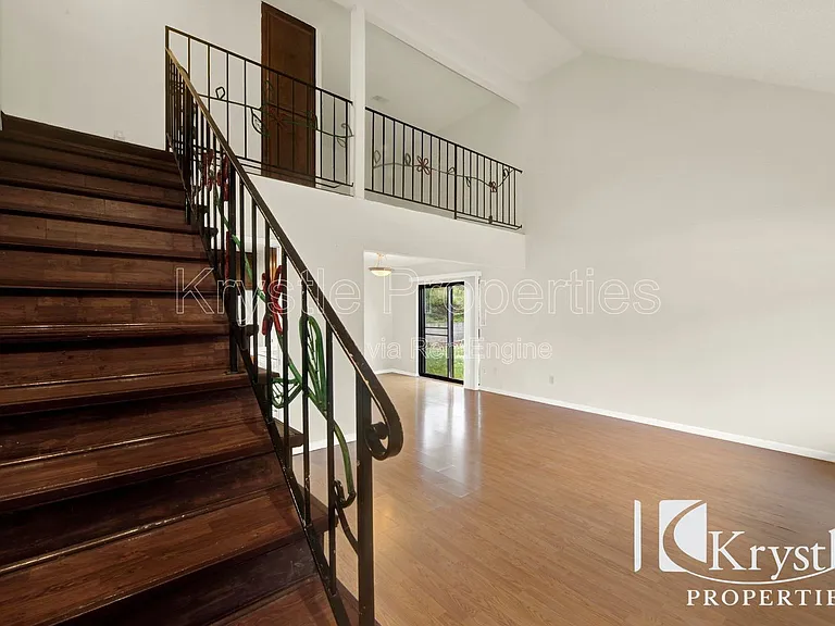 1398 Hale St — Photo 16