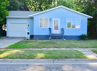 806 2nd Ave NE, Devils Lake, ND 58301