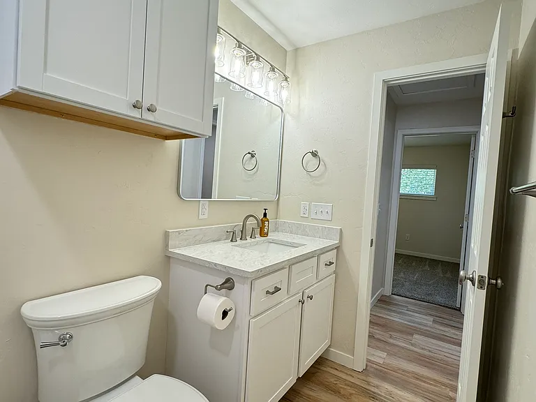 1442 E Broadway St — Photo 25