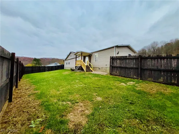 202 Pullman Dr, Pennsboro, WV 26415