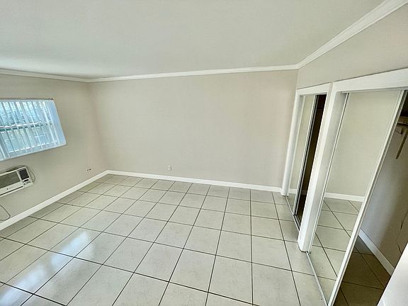 4th image of 11605-07 Canal Dr #6
