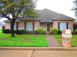 2301 Cales Dr, Arlington, TX 76013