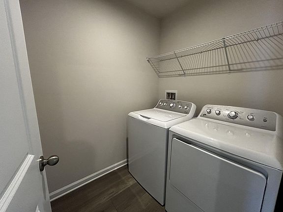 4th image of 261 Utica Bend Ct