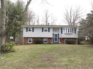 16 Thomsen Dr, Airmont, NY 10952