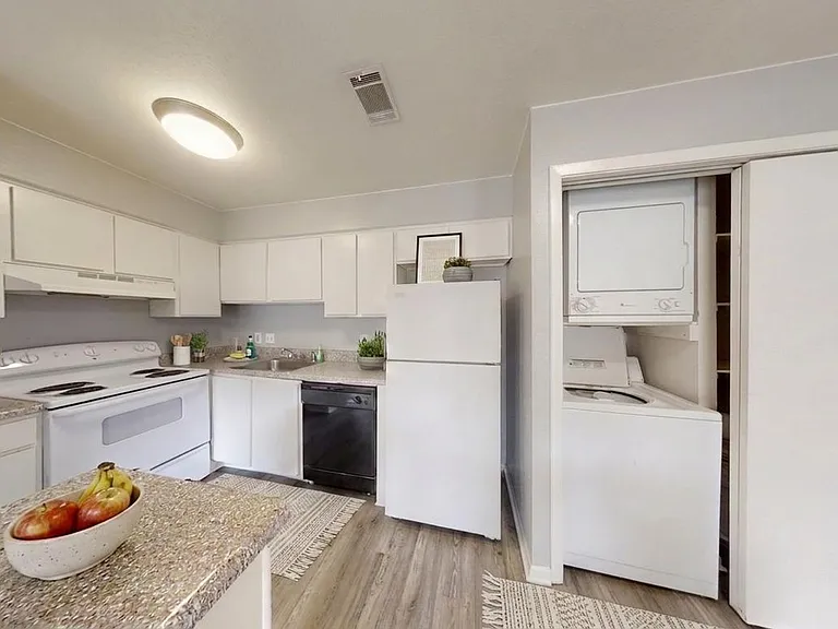 Hill Country Apartments — Photo 16