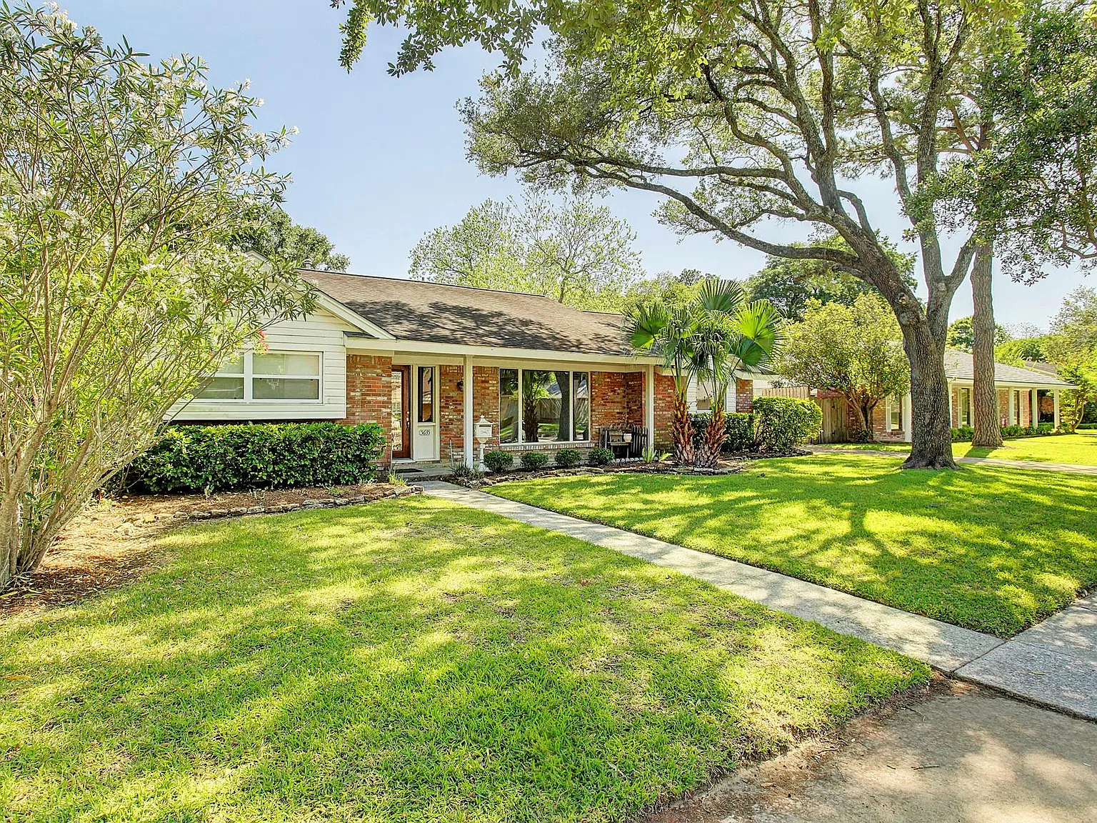 3 bed, 2.5 bath, 2525 sqft, $2,750 — Photo 3