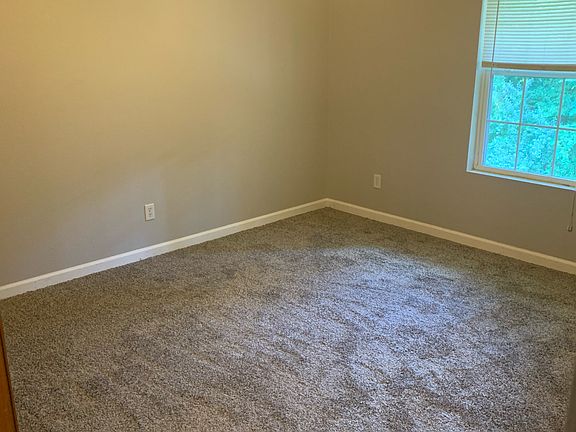5th image of 8 Chelsea Ln #15728615