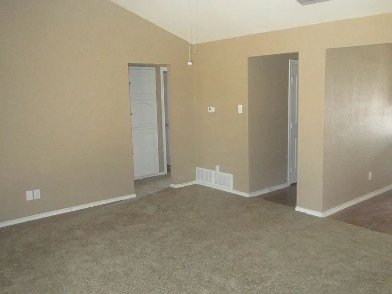 6605 Kitty Dr — Photo 4