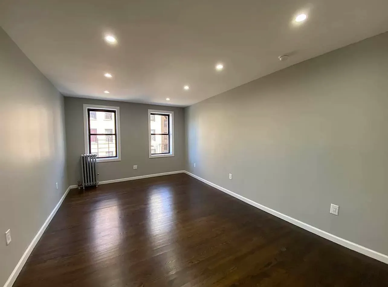1072 Woodcrest Avenue — Photo 2