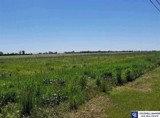 8 W Nobes Rd, York, NE 68467