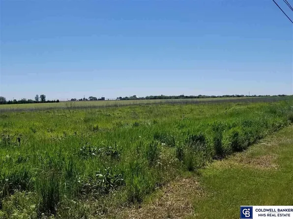 8 W Nobes Rd, York, NE 68467
