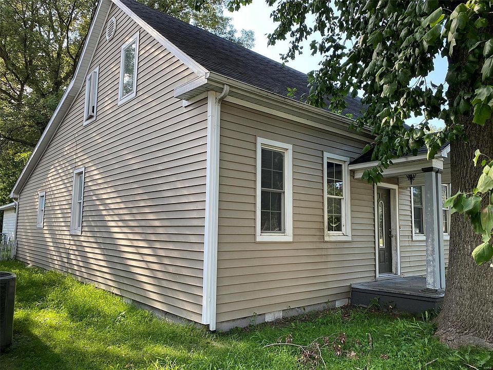 2nd image of 207 S Railway St