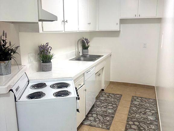 4th image of 16915 Crenshaw Blvd #5