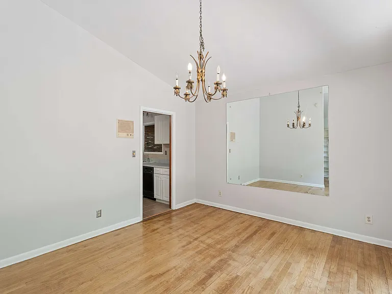 3543 Cloudland Dr — Photo 8