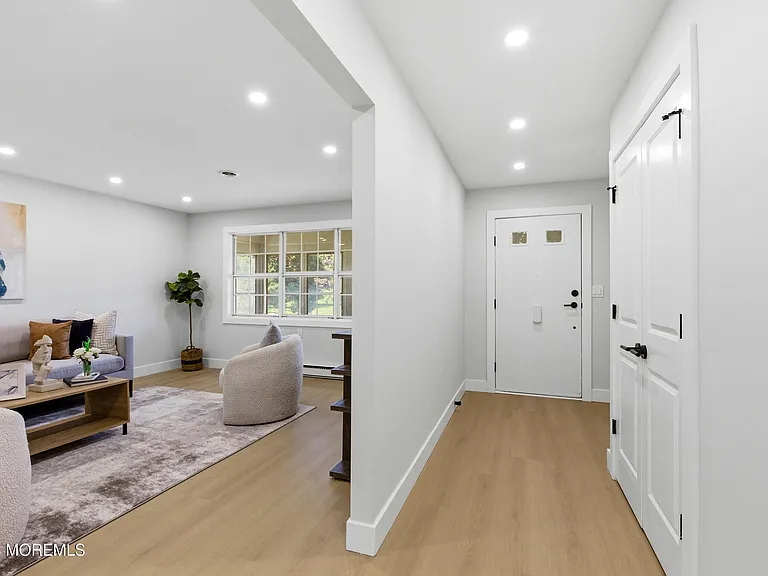 2 Leighton Ln — Photo 9