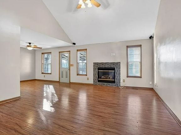 5th image of 4404 Muncie Ct