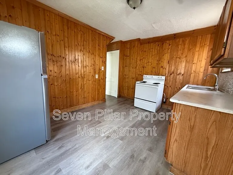 1044 16th Ave — Photo 11
