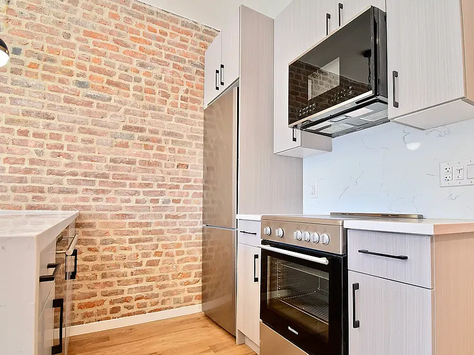 437 Irving Ave #3B