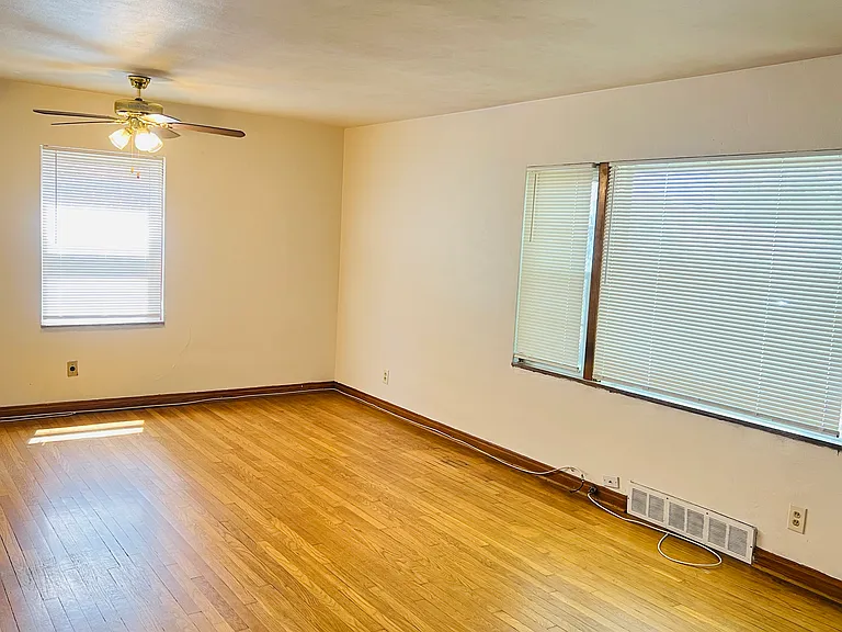 1238 Purdue Ave — Photo 11