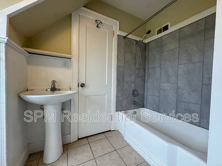 304 N 11th St #A — Photo 9
