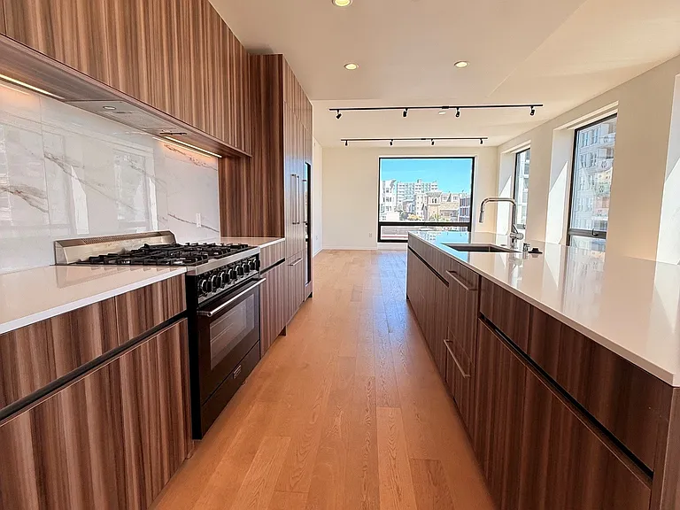 1523 Franklin St #601 — Photo 7