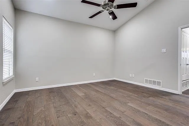 1906 Village Creek Dr — Photo 13