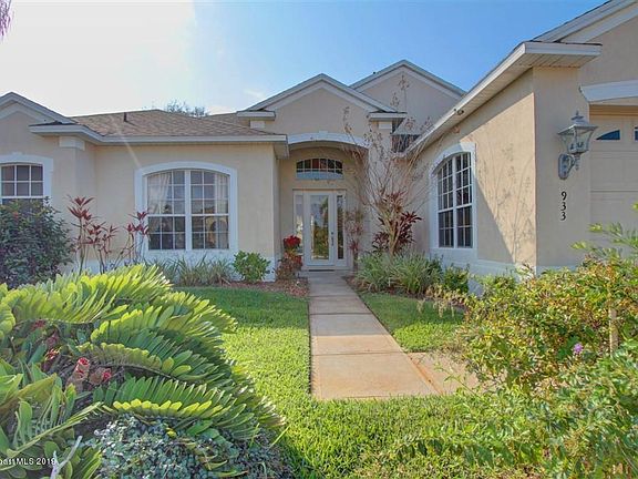 3rd image of 933 Coral Springs St