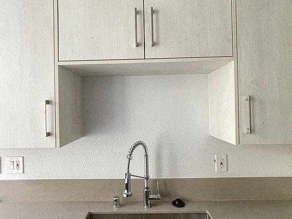 5th image of 3815 McLaughlin Ave #214