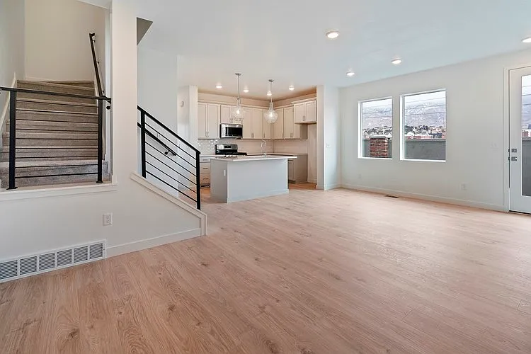 4 bed, 3.5 bath, 2823 sqft, $3,200 — Photo 4