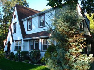 434 Roslyn Rd, Williston Park, NY 11596