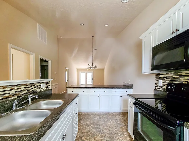 242 Haley Dr — Photo 3