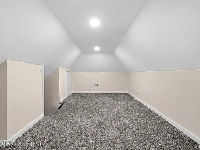 556 Leicester Ct — Photo 24