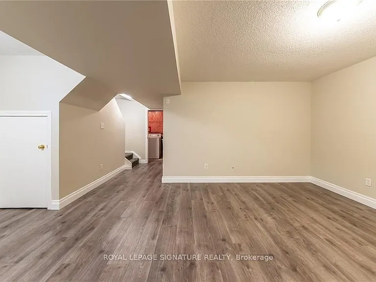 426 Downsview Pl — Photo 15