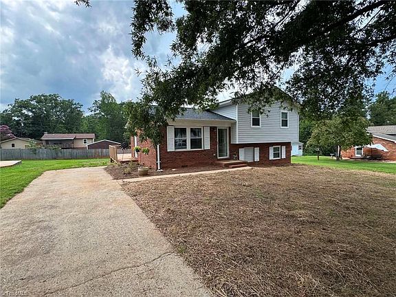 3rd image of 115 Robert Dr
