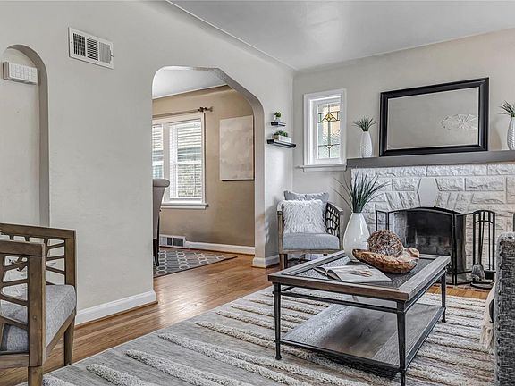 3rd image of 3923 Prather Ave