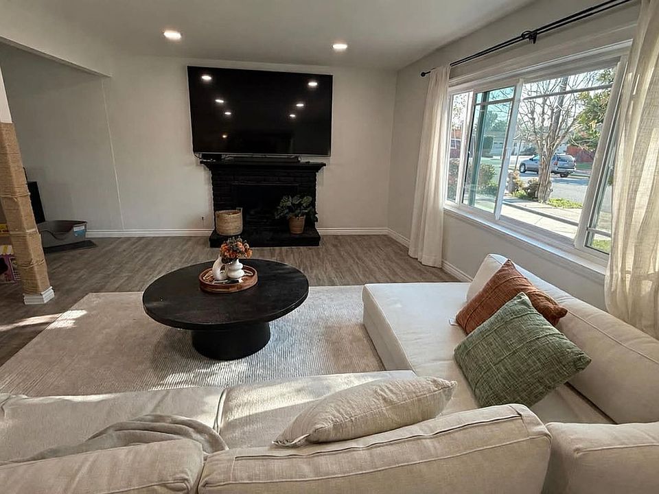 1st image of 518 Louis Dr