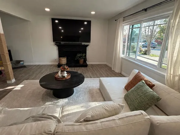 518 Louis Dr, Thousand Oaks, CA 91320