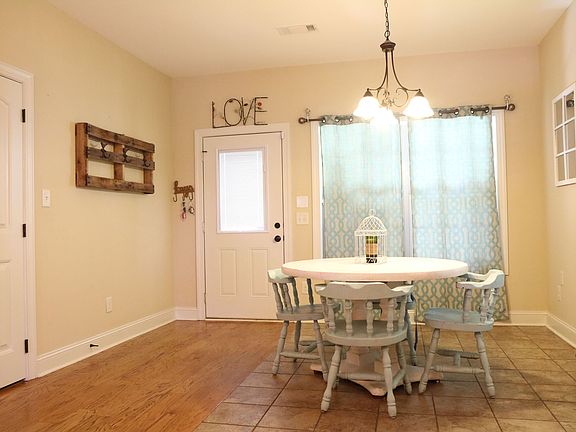 Dining Area(open floor plan)