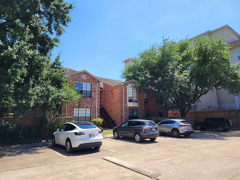 2255 Braeswood Park Dr #272 — Photo 21