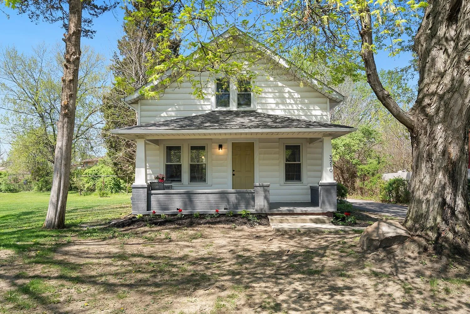 3210 E Deshler Ave photo 1