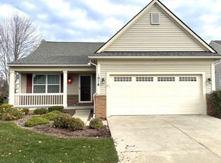 1078 Paddock Dr, South Lyon, MI 48178